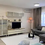 아파트 Livia's *